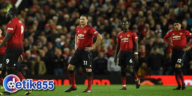 Ruang Ganti Manchester United yang Muram